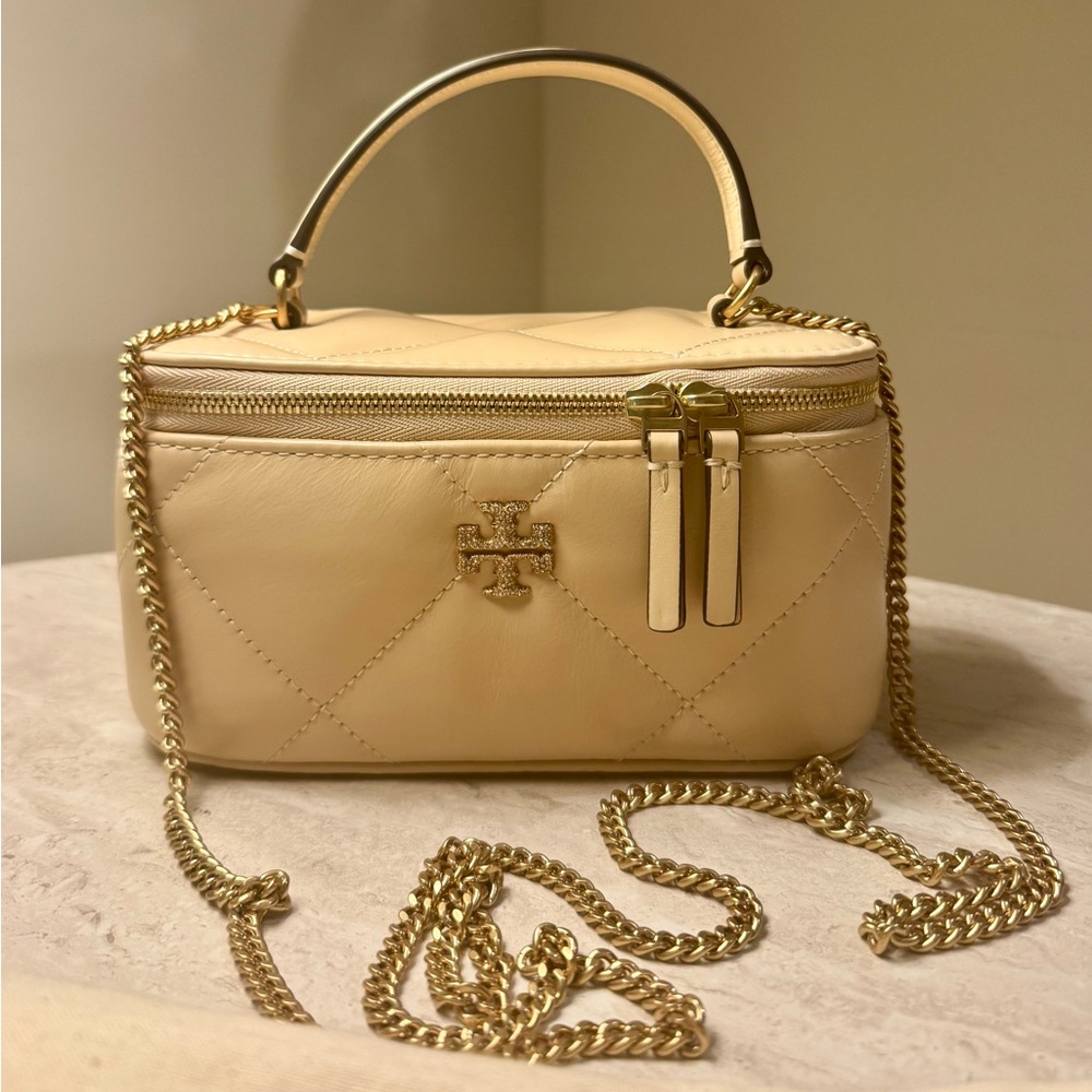 TORY BURCH  KIRA DIAMOND QUILT VANITY CASE.   Never used